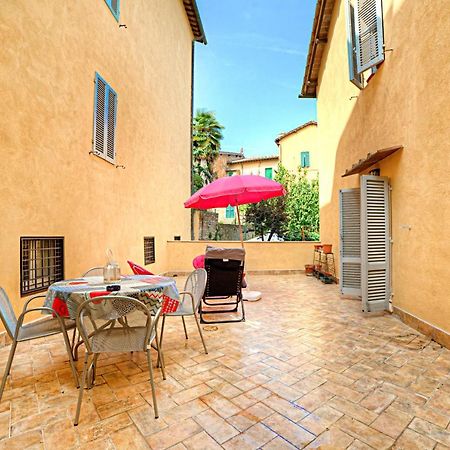 Alfio'S Apartment In Siena Exterior photo